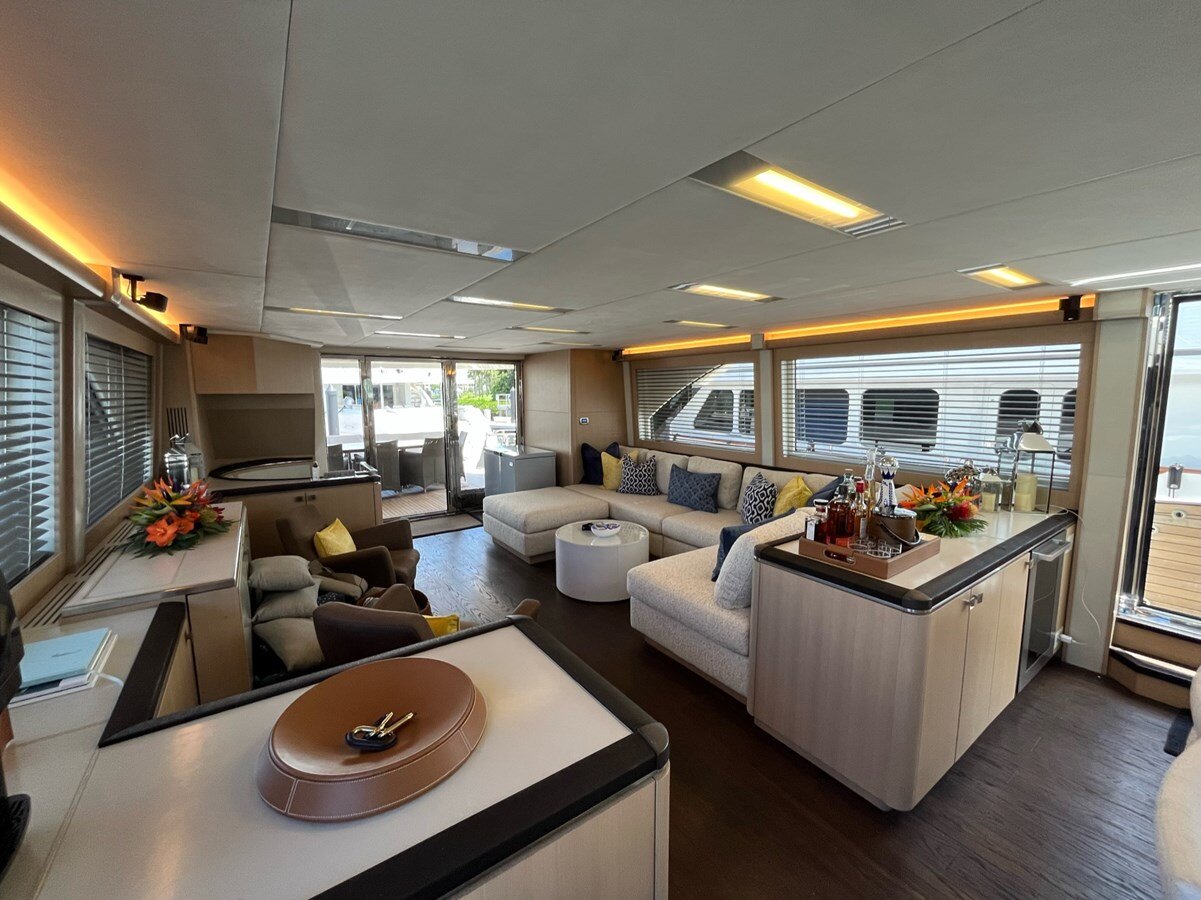 2014-monte-carlo-yachts-86-8aedcb