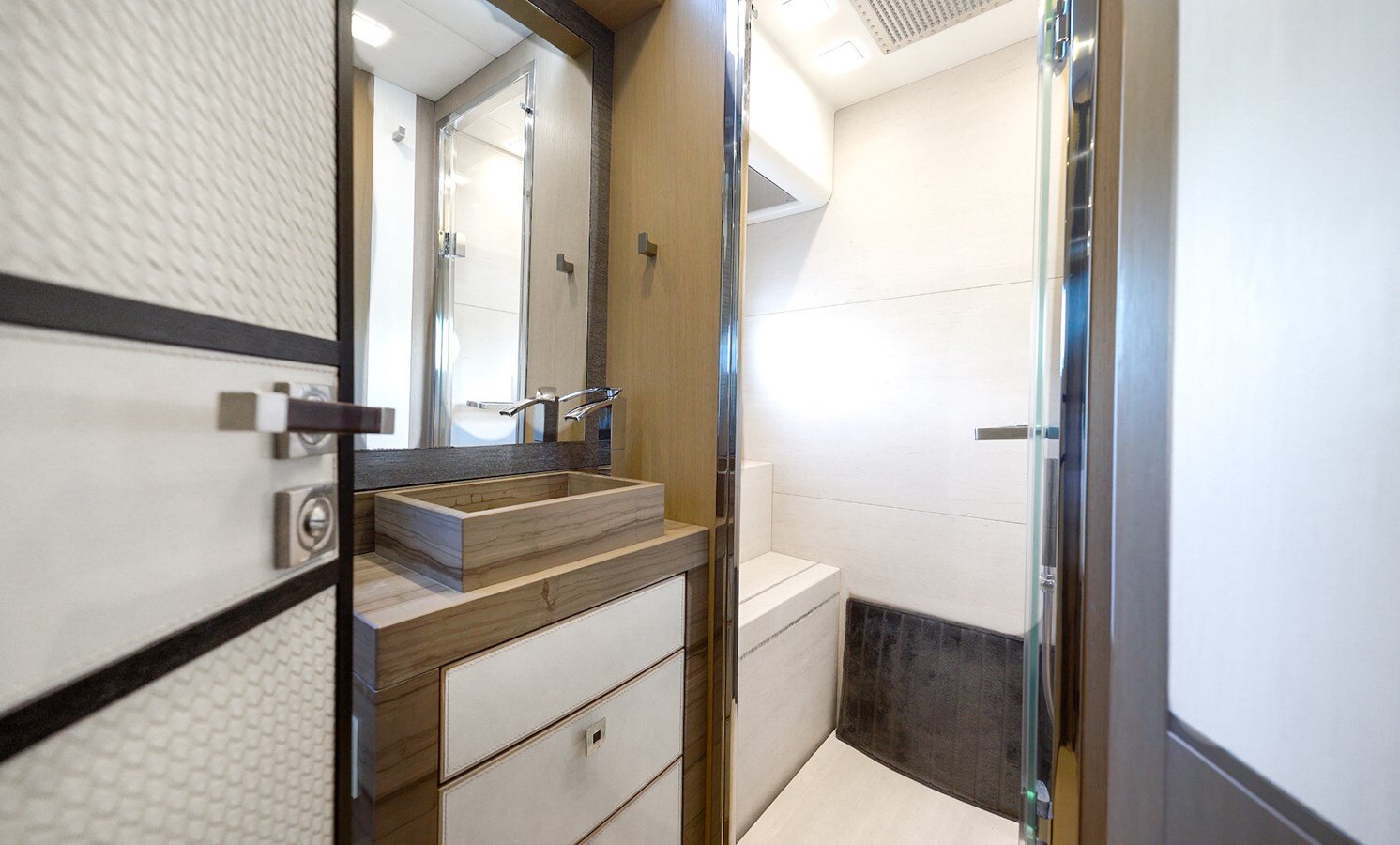 2014-monte-carlo-yachts-86-8aedcb