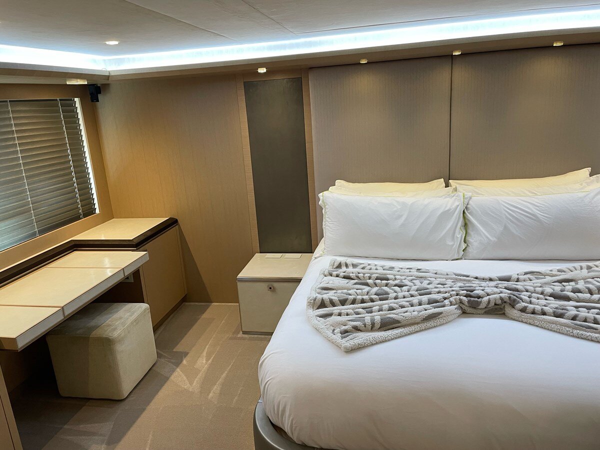 2014-monte-carlo-yachts-86-8aedcb