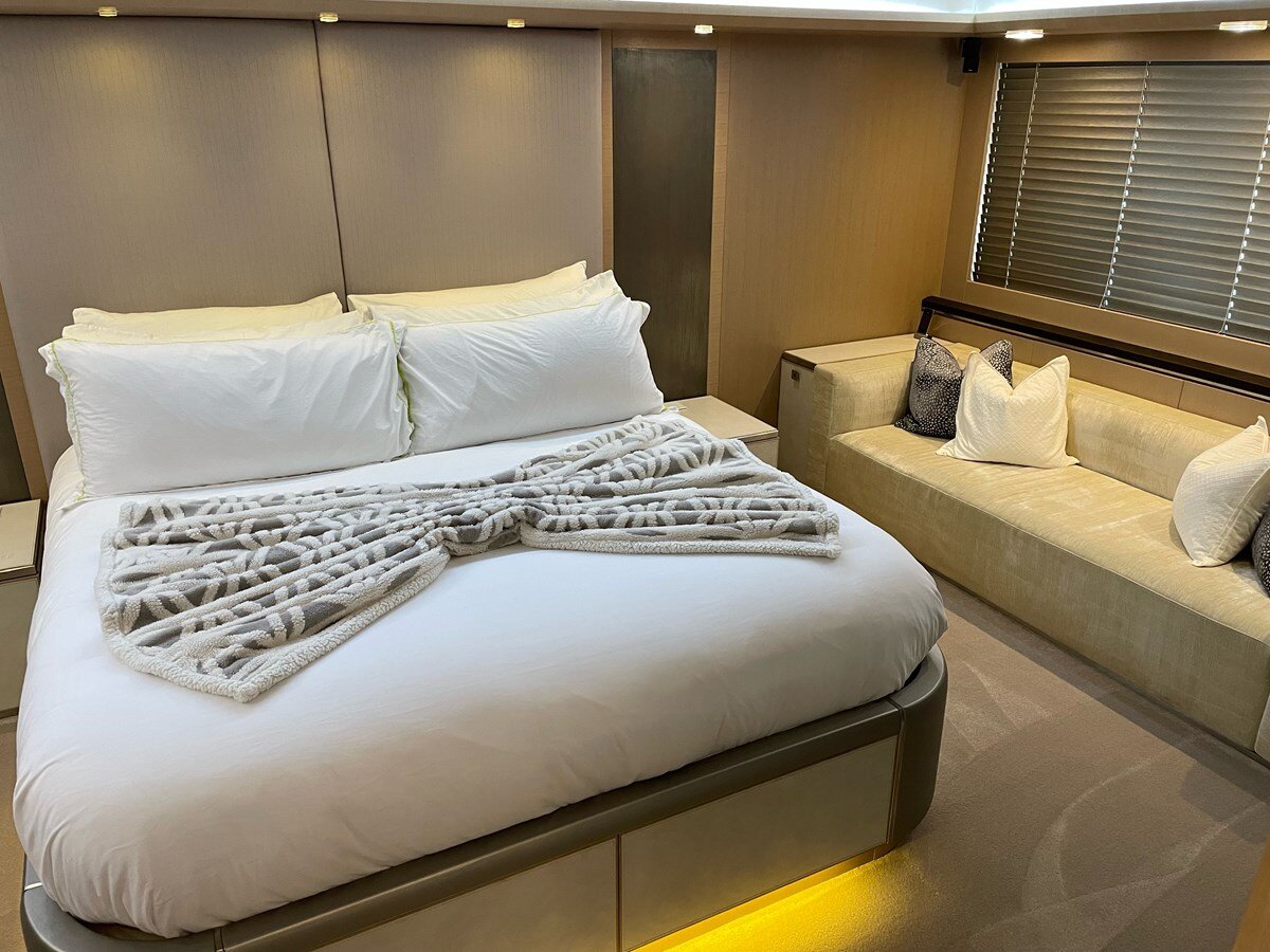 2014-monte-carlo-yachts-86-8aedcb