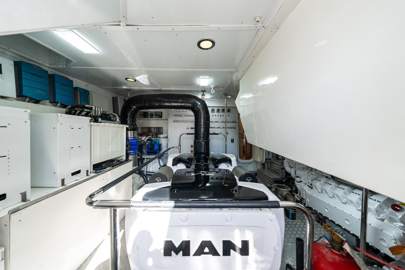 2014-monte-carlo-yachts-86-8aedcb