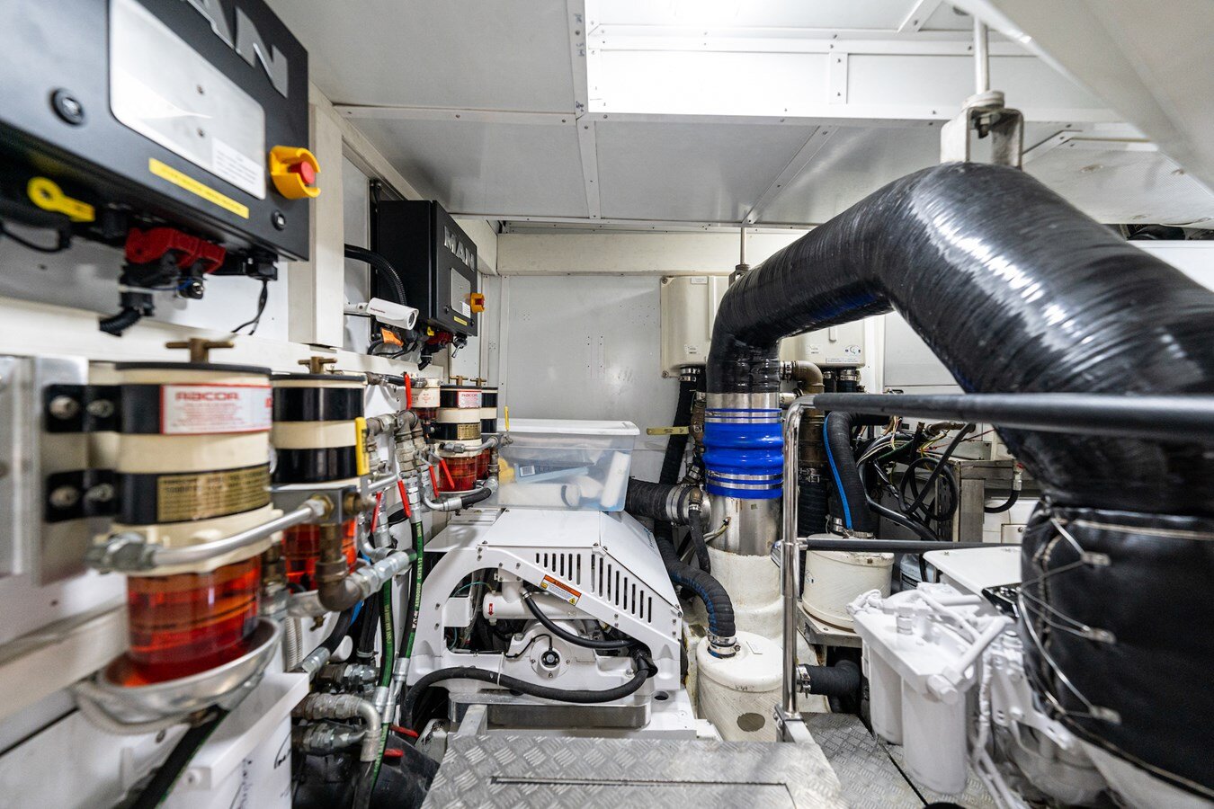 2014-monte-carlo-yachts-86-8aedcb