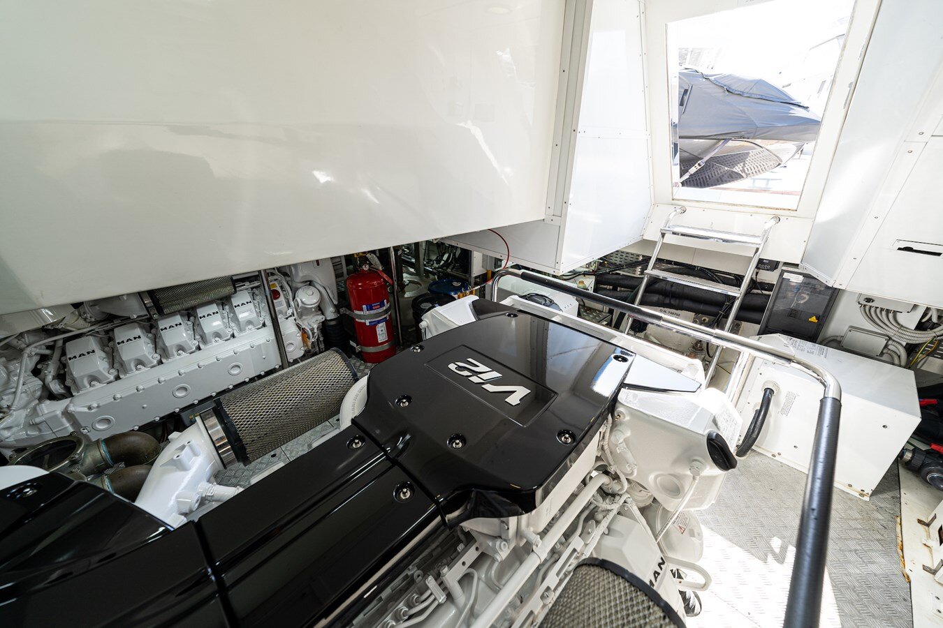 2014-monte-carlo-yachts-86-8aedcb