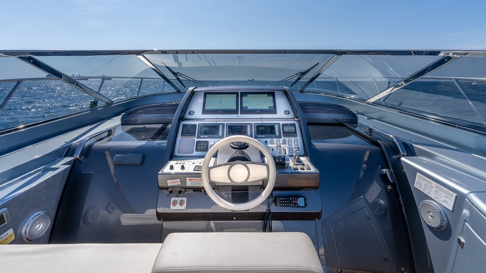 2014-riva-64-2-f2bbce