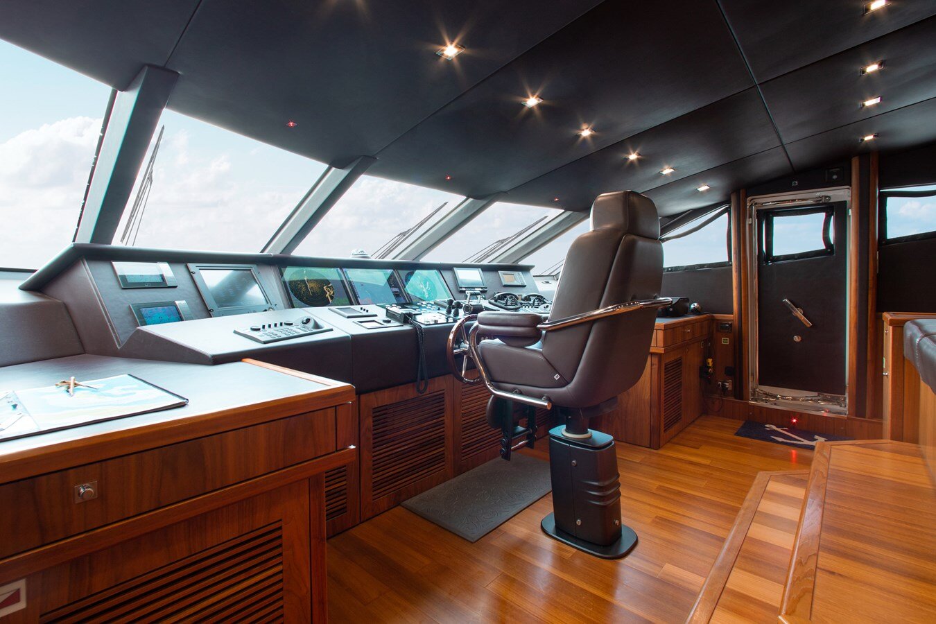 2014-sunseeker-131-9c93a2