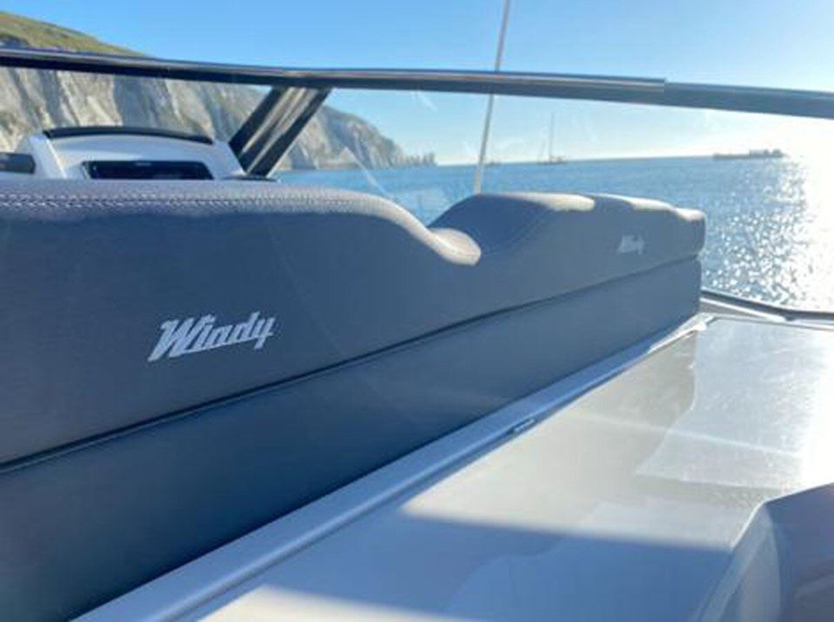 2014-windy-boats-39-dcc419