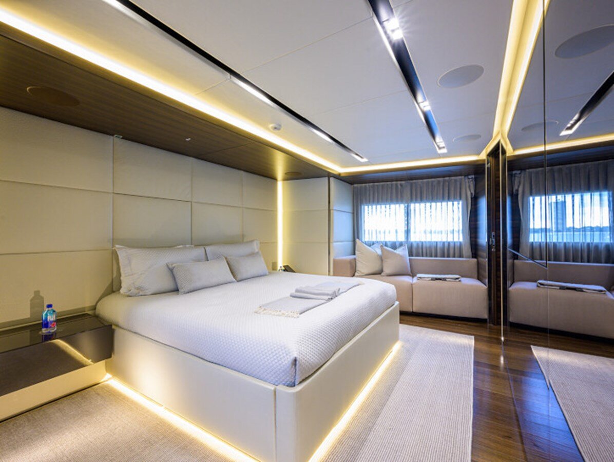 2015-admiral-yachts-123-9aa025