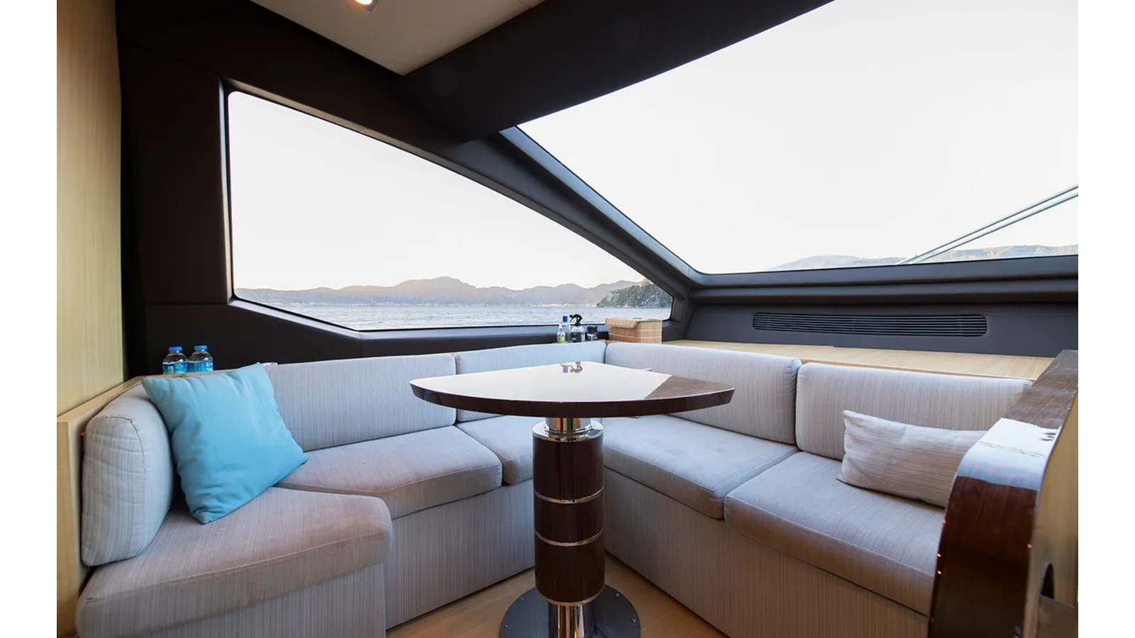 2015 AZIMUT YACHTS 84' 4