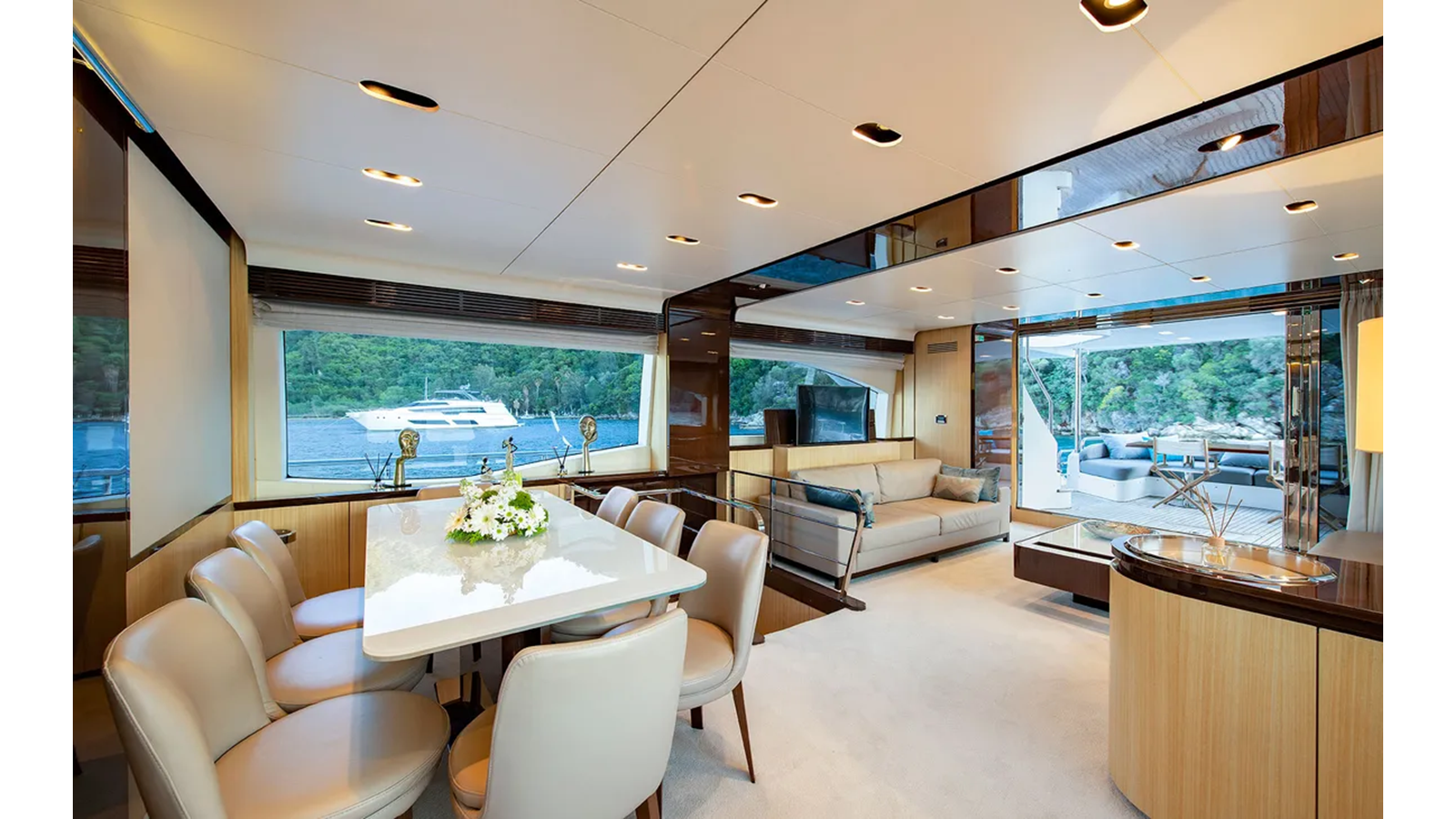 2015 AZIMUT YACHTS 84' 4