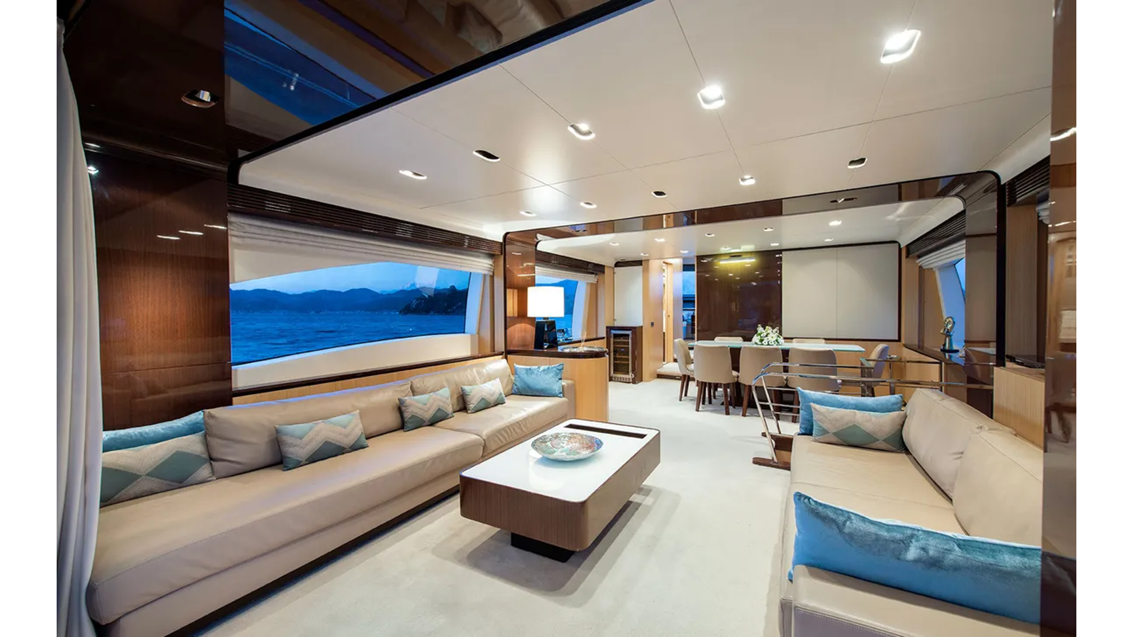 2015 AZIMUT YACHTS 84' 4