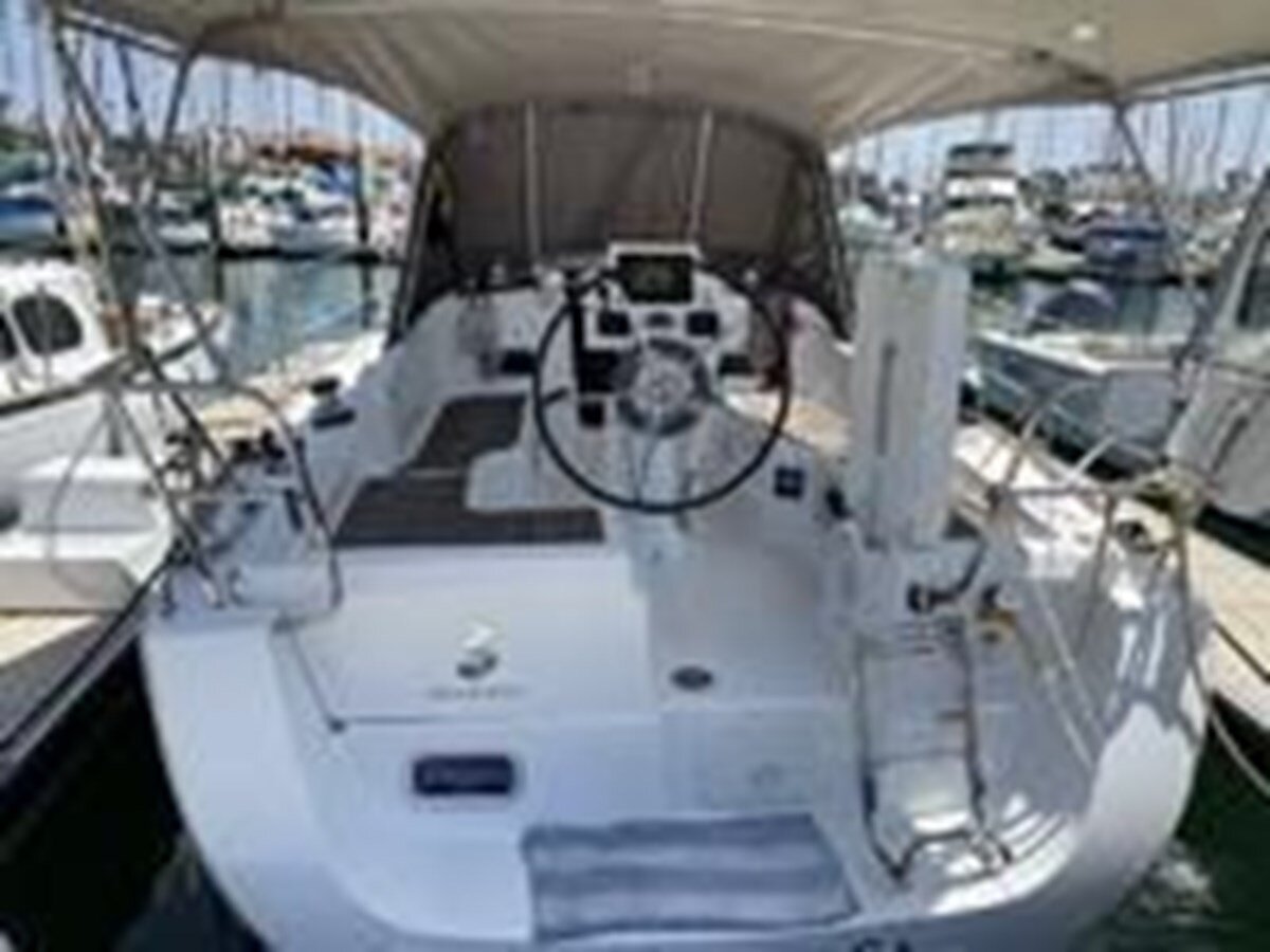 2015-beneteau-31-8-78b7ef