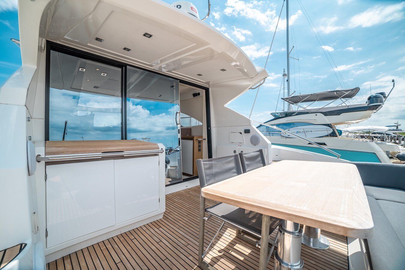 2015-beneteau-49-f7d6d3