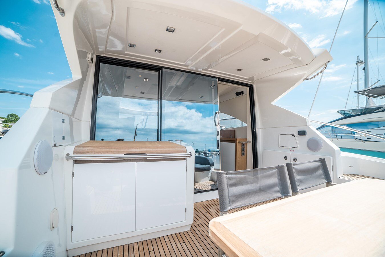 2015-beneteau-49-f7d6d3