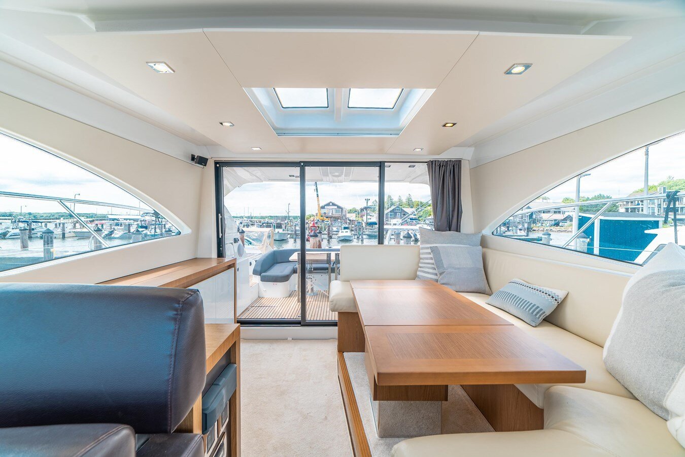 2015-beneteau-49-f7d6d3