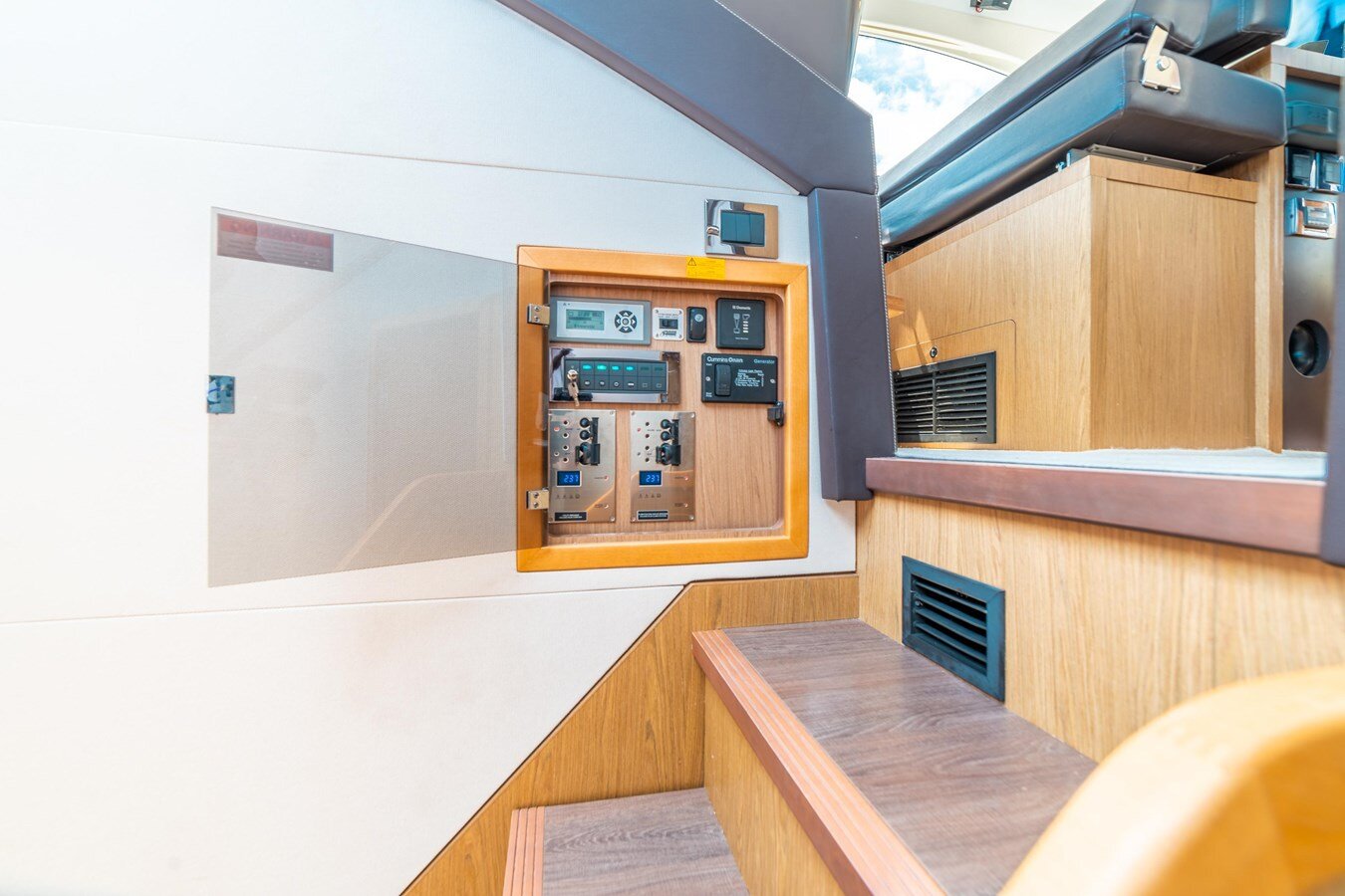 2015-beneteau-49-f7d6d3