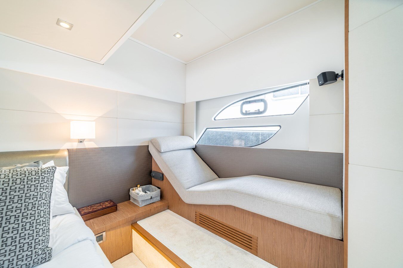 2015-beneteau-49-f7d6d3