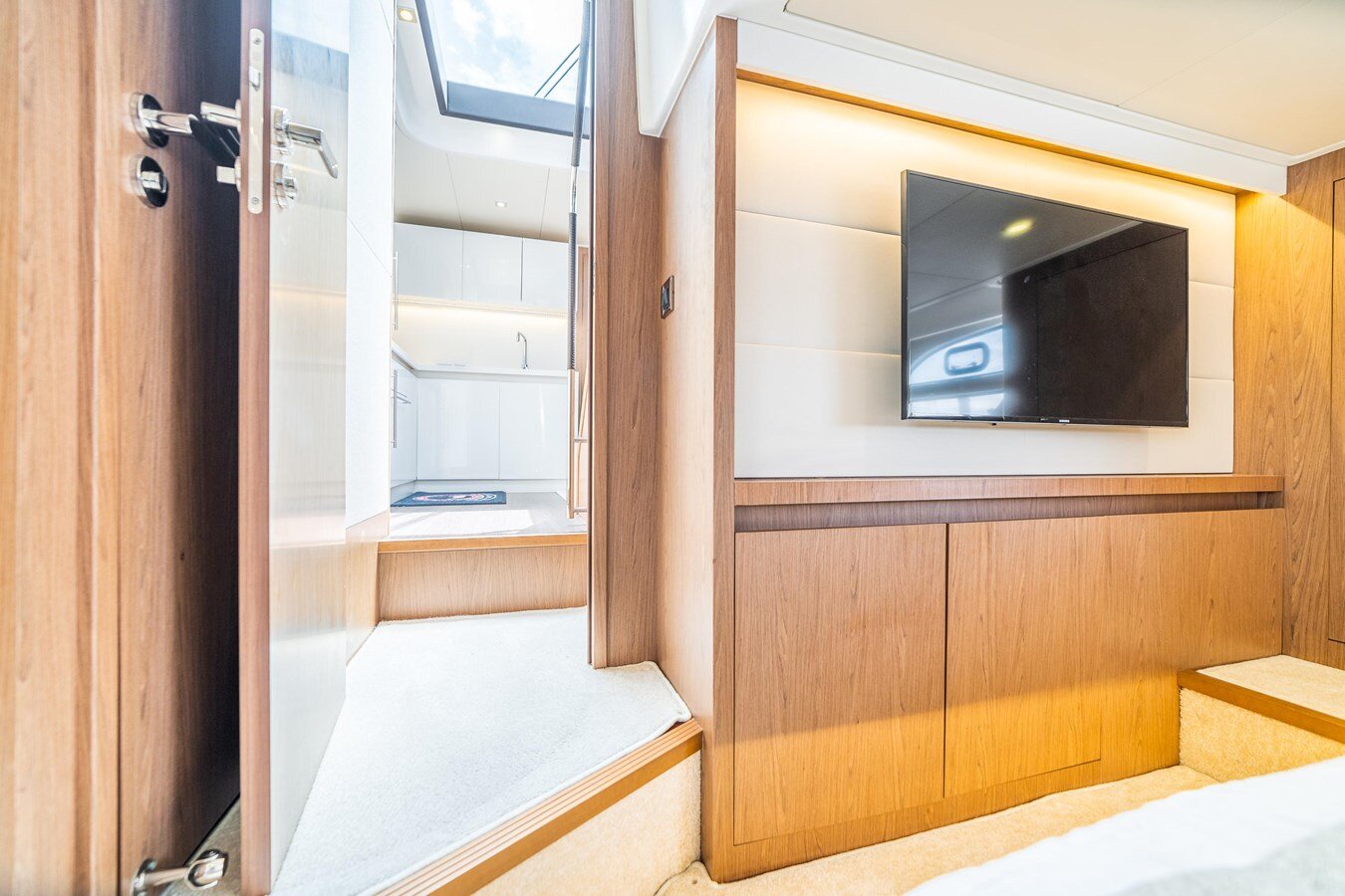 2015-beneteau-49-f7d6d3