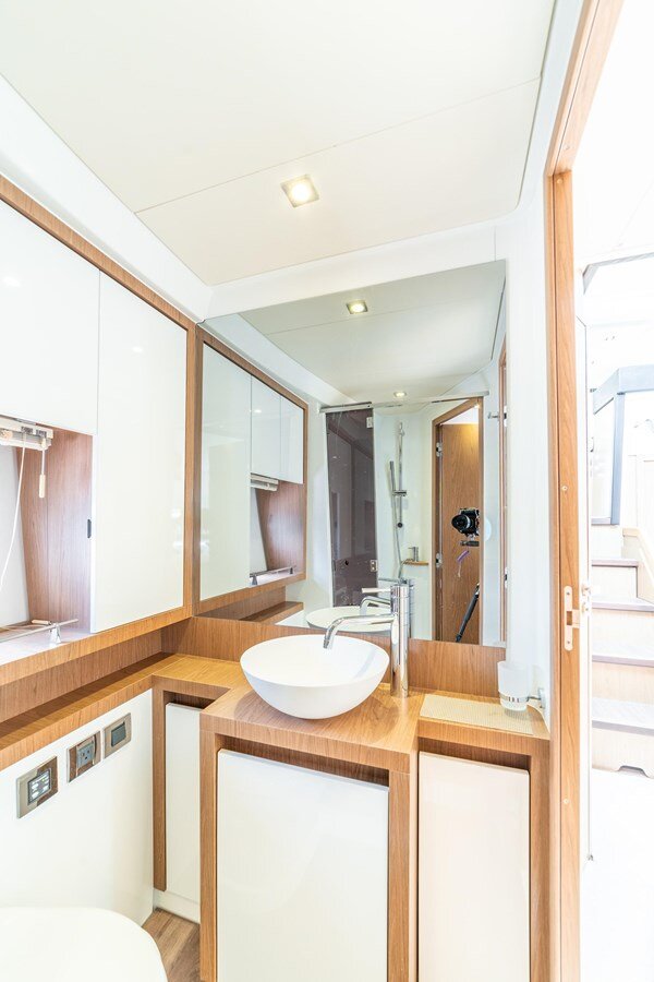 2015-beneteau-49-f7d6d3