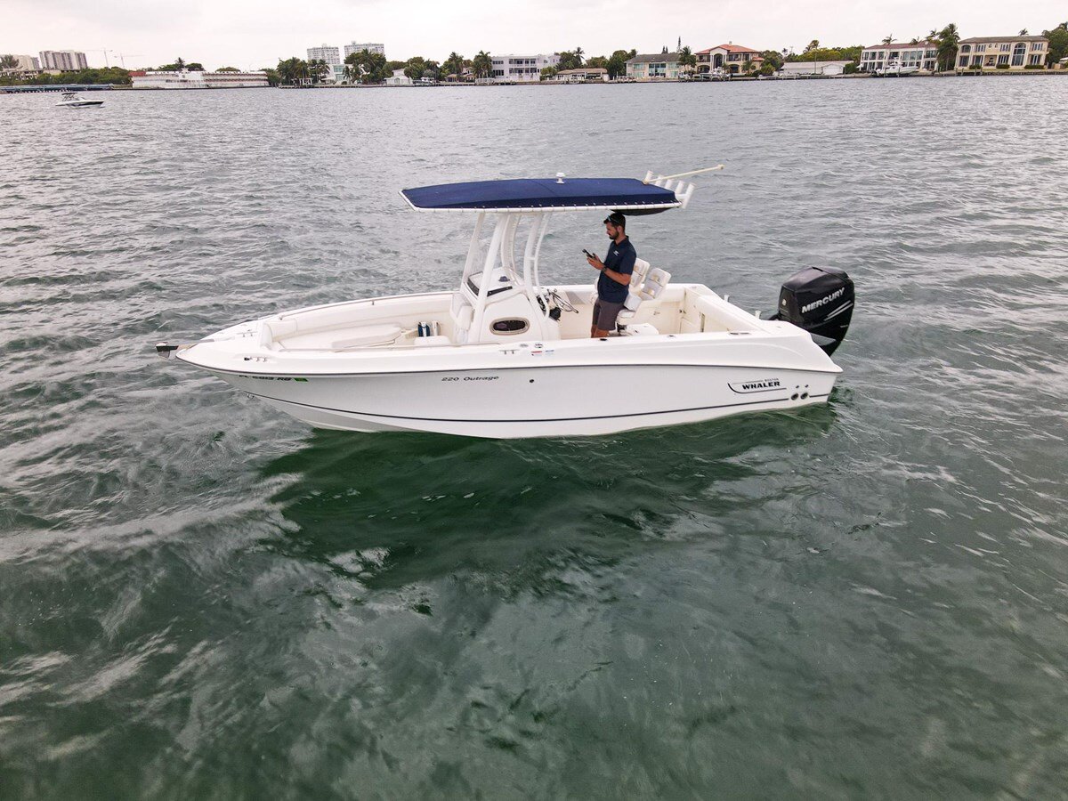 2015-boston-whaler-22-3-c46d80