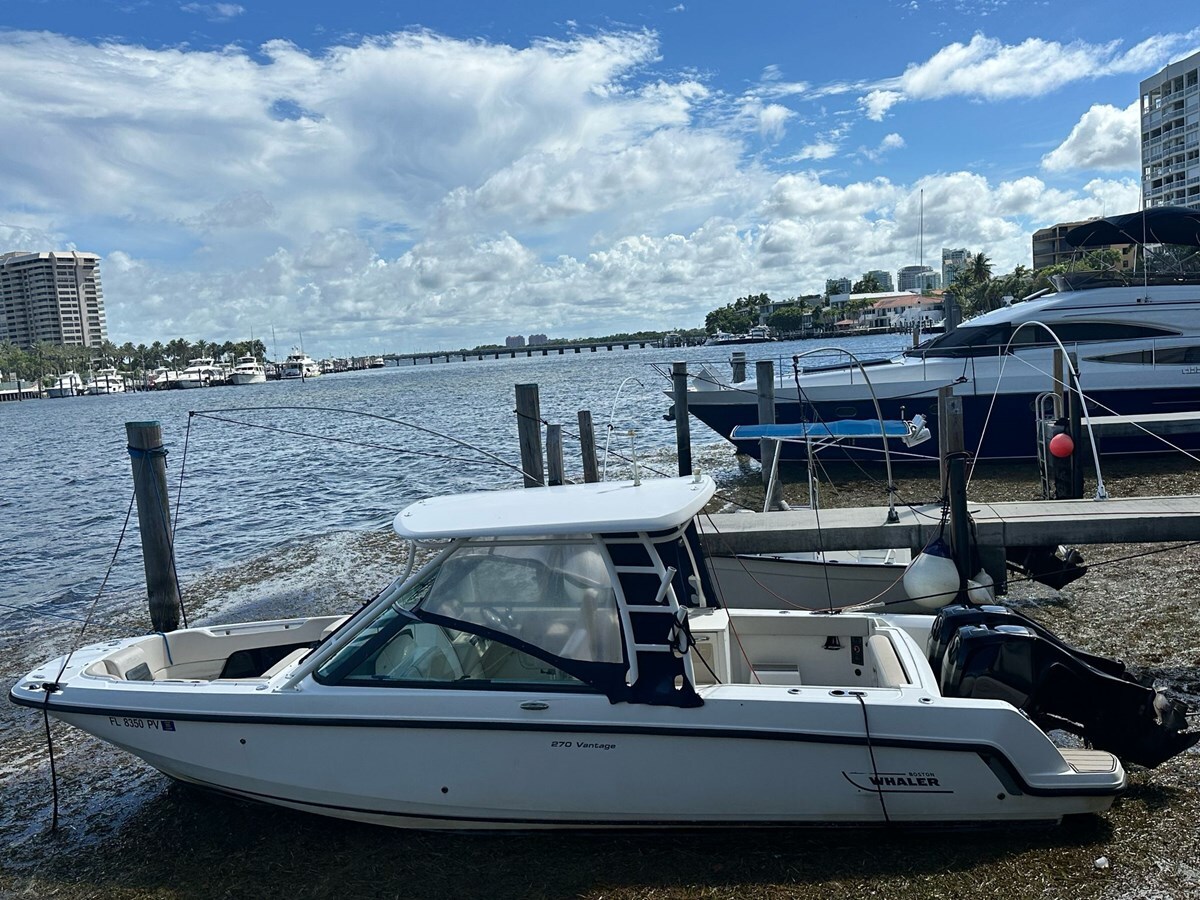 2015-boston-whaler-27-1-ba03b0