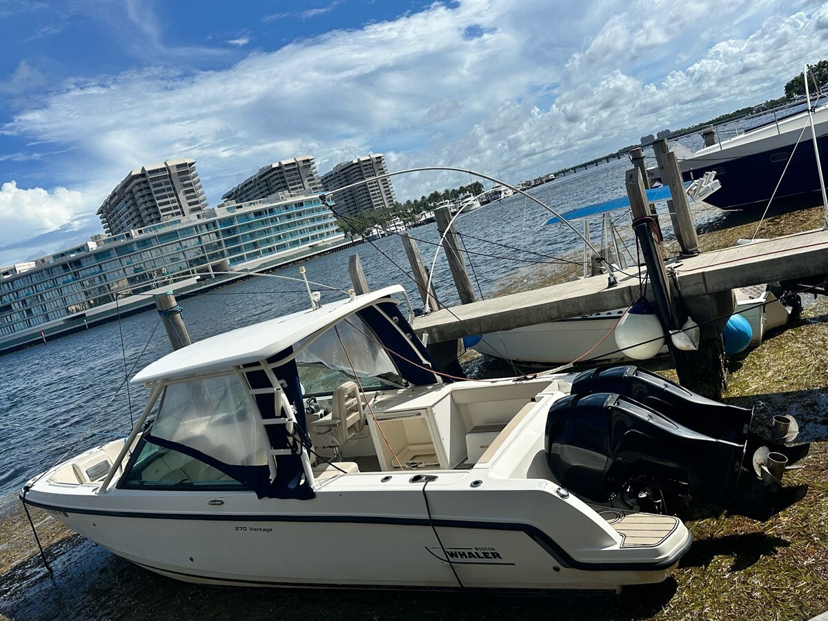 2015-boston-whaler-27-1-ba03b0