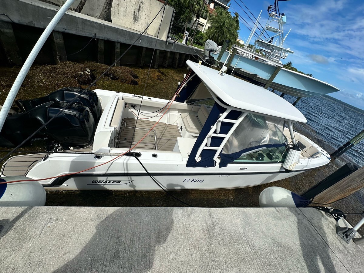 2015-boston-whaler-27-1-ba03b0