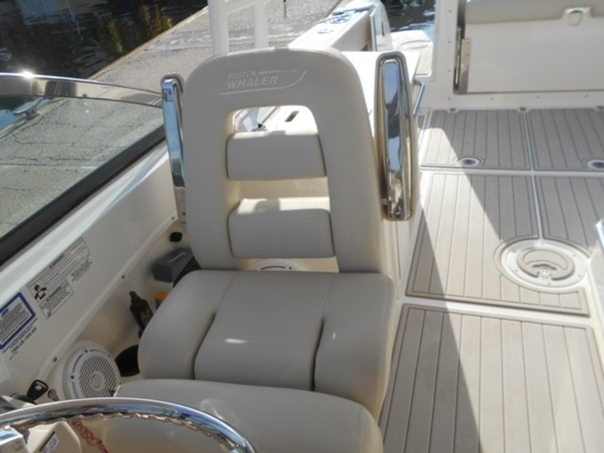 2015-boston-whaler-27-5b6fcf