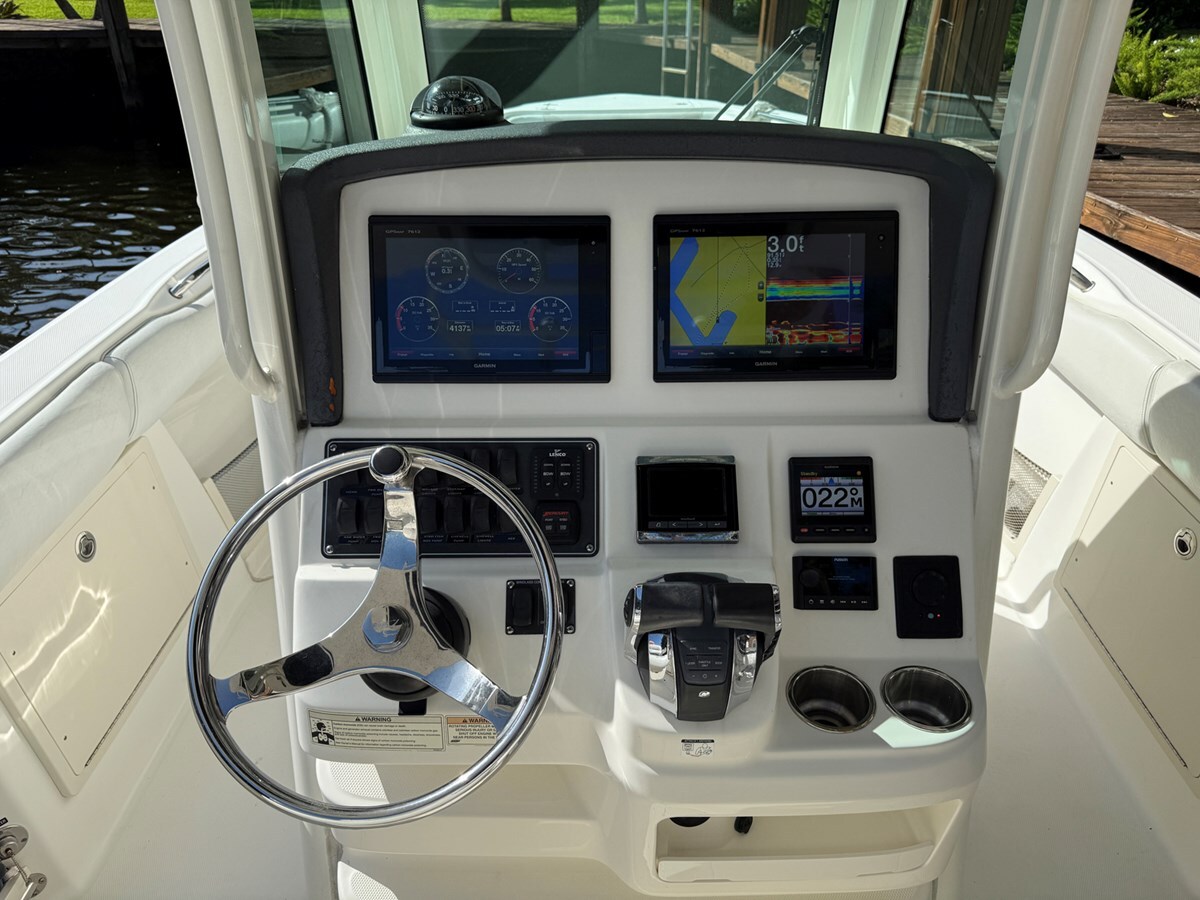 2015-boston-whaler-28-25b67e