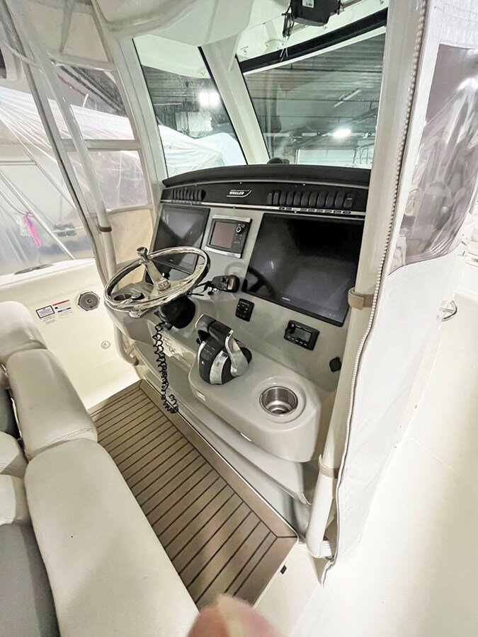 2015-boston-whaler-35-9-2b3e2c