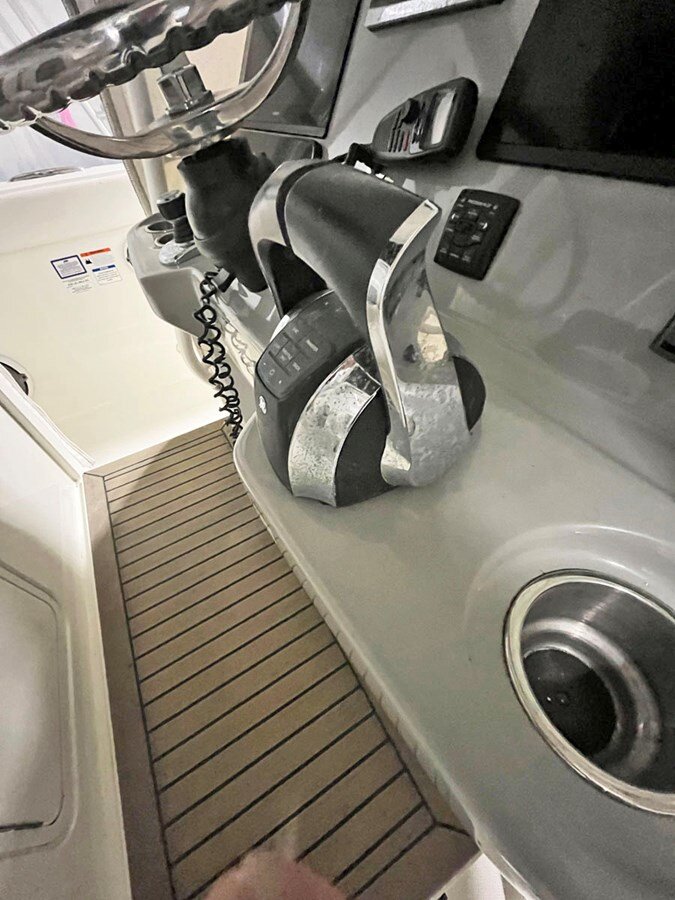 2015-boston-whaler-35-9-2b3e2c