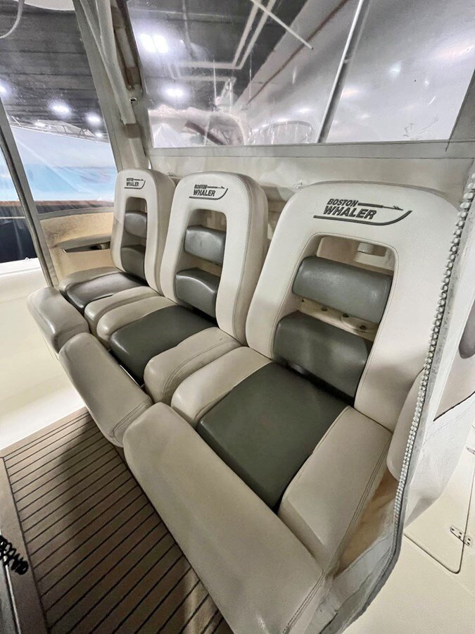 2015-boston-whaler-35-9-2b3e2c