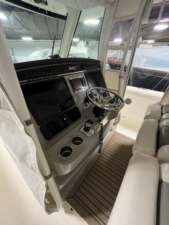 2015-boston-whaler-35-9-2b3e2c