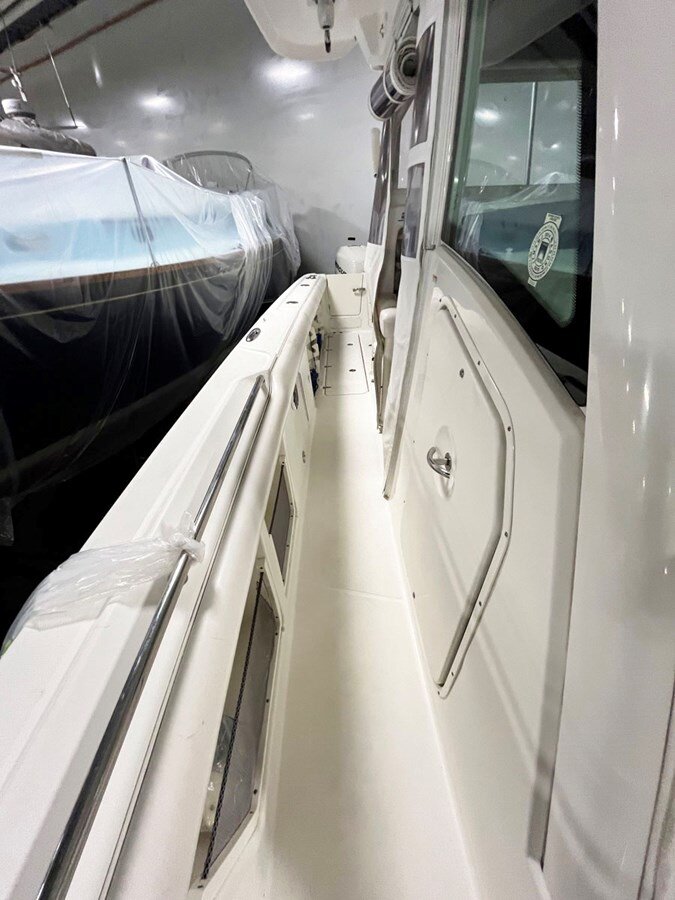 2015-boston-whaler-35-9-2b3e2c