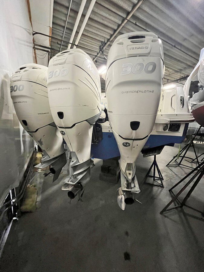 2015-boston-whaler-35-9-2b3e2c