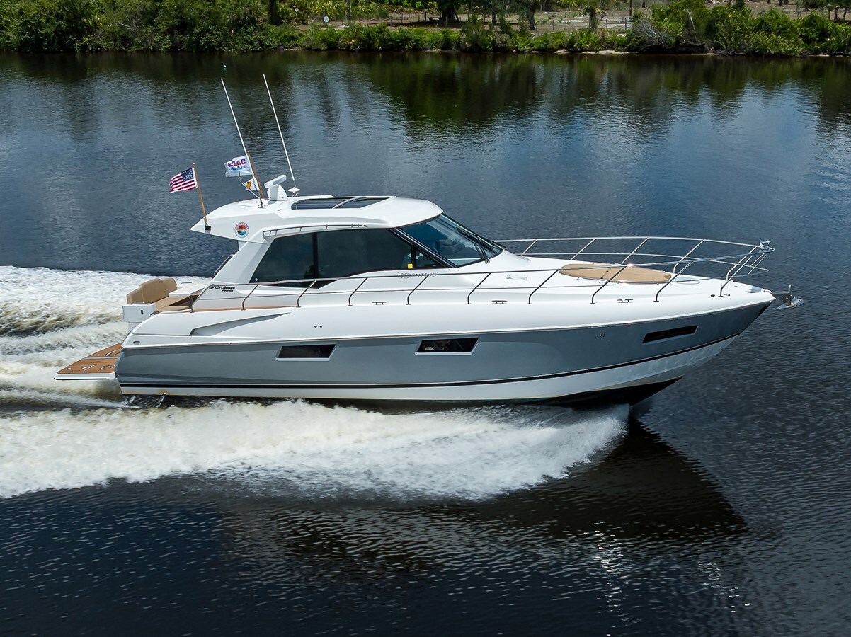 2015-cruiser-yachts-48-1b4d2f