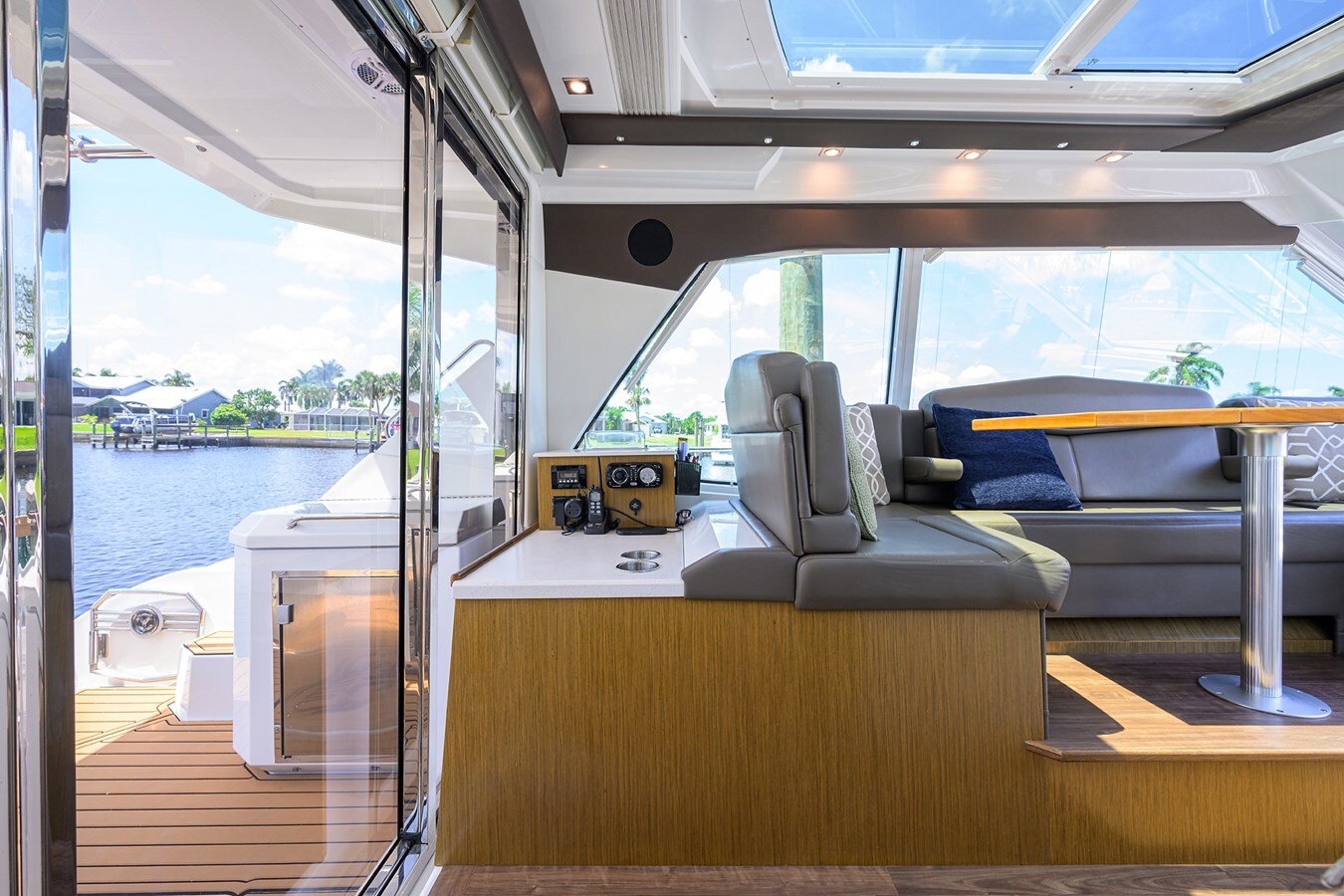 2015-cruiser-yachts-48-1b4d2f