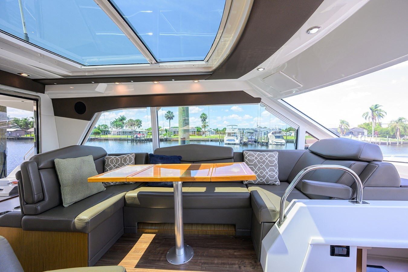 2015-cruiser-yachts-48-1b4d2f