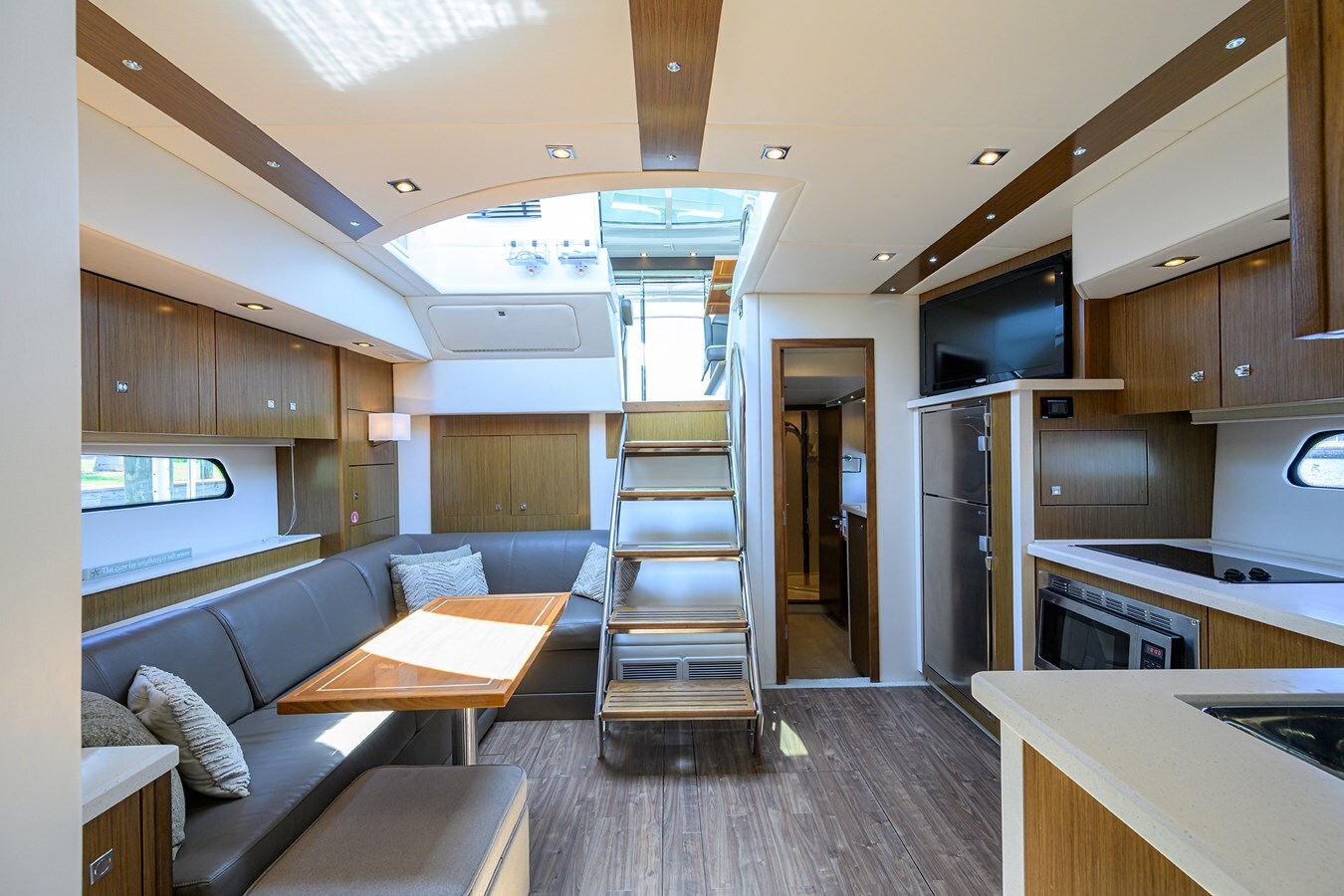 2015-cruiser-yachts-48-1b4d2f