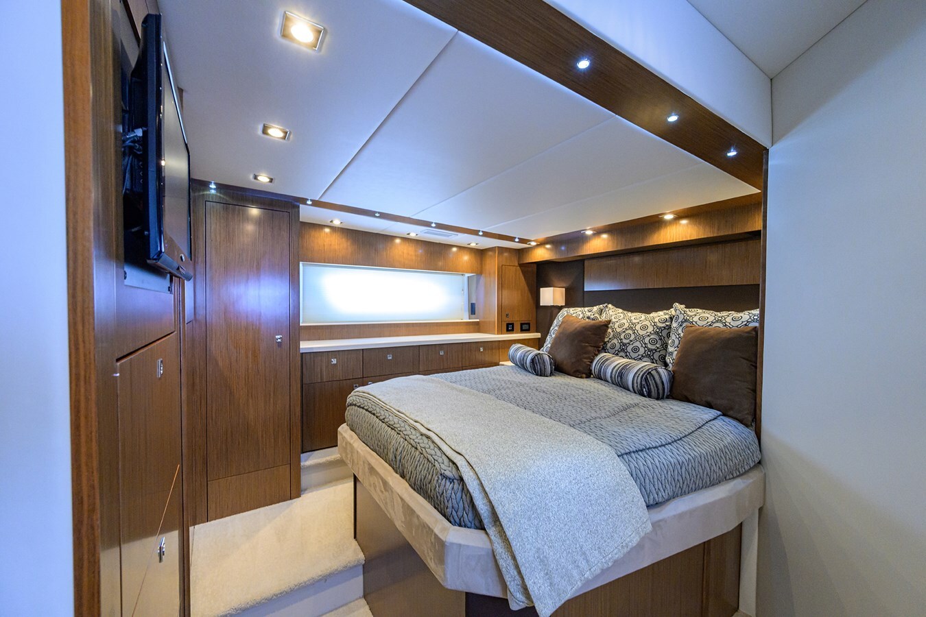 2015-cruiser-yachts-48-1b4d2f