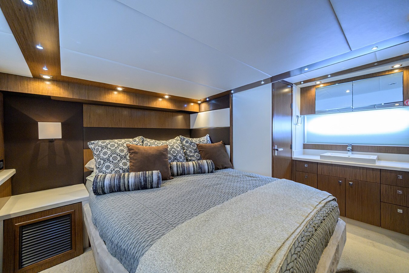 2015-cruiser-yachts-48-1b4d2f