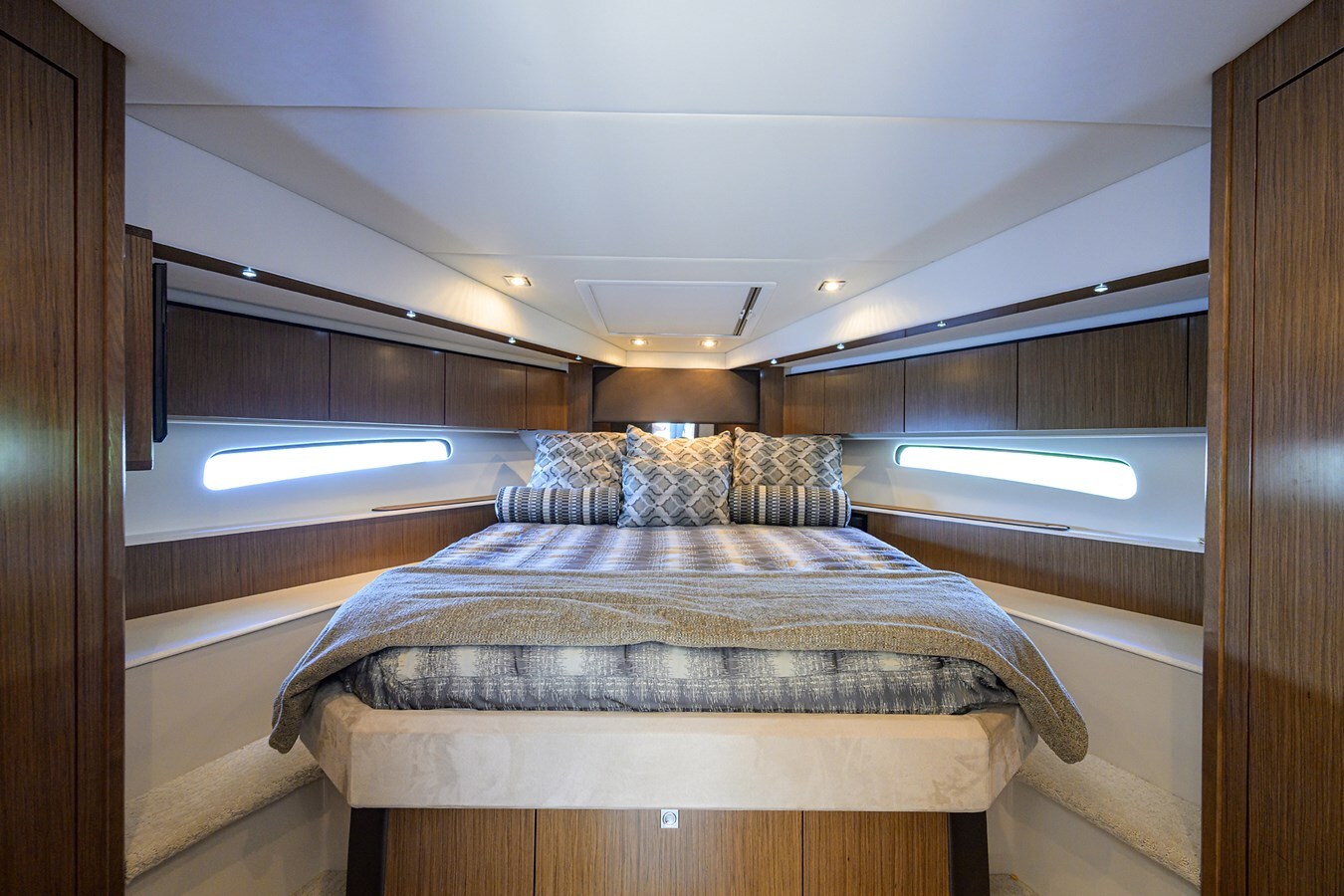 2015-cruiser-yachts-48-1b4d2f