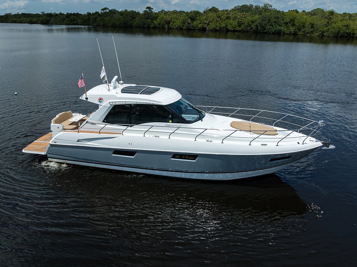 2015-cruiser-yachts-48-1b4d2f
