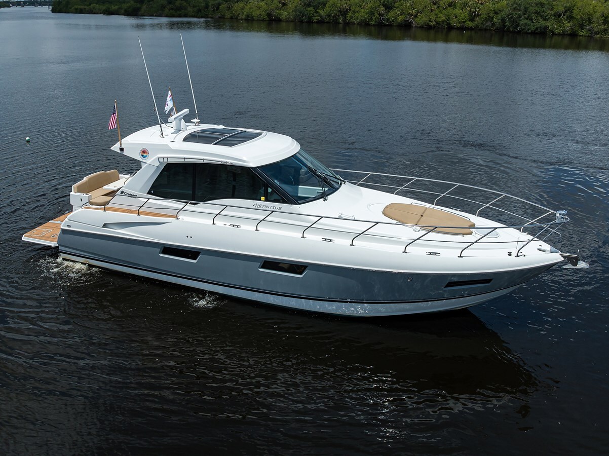 2015-cruiser-yachts-48-1b4d2f