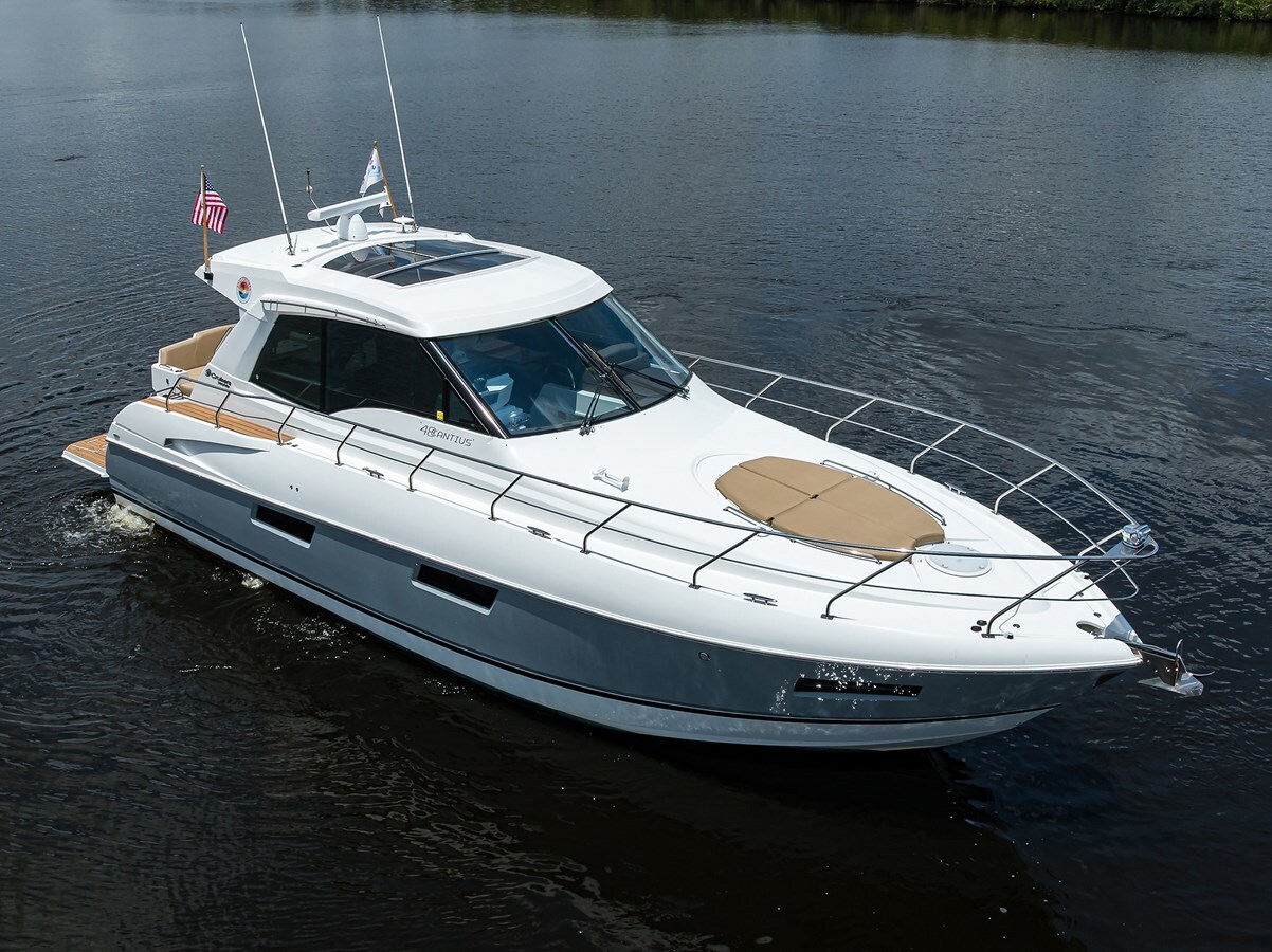 2015-cruiser-yachts-48-1b4d2f