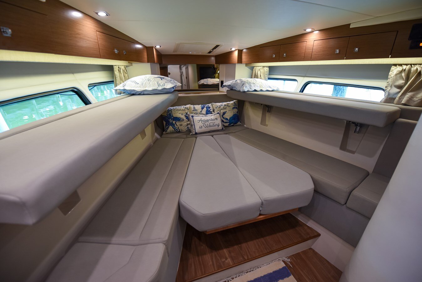 2015-cruisers-yachts-39-71770c