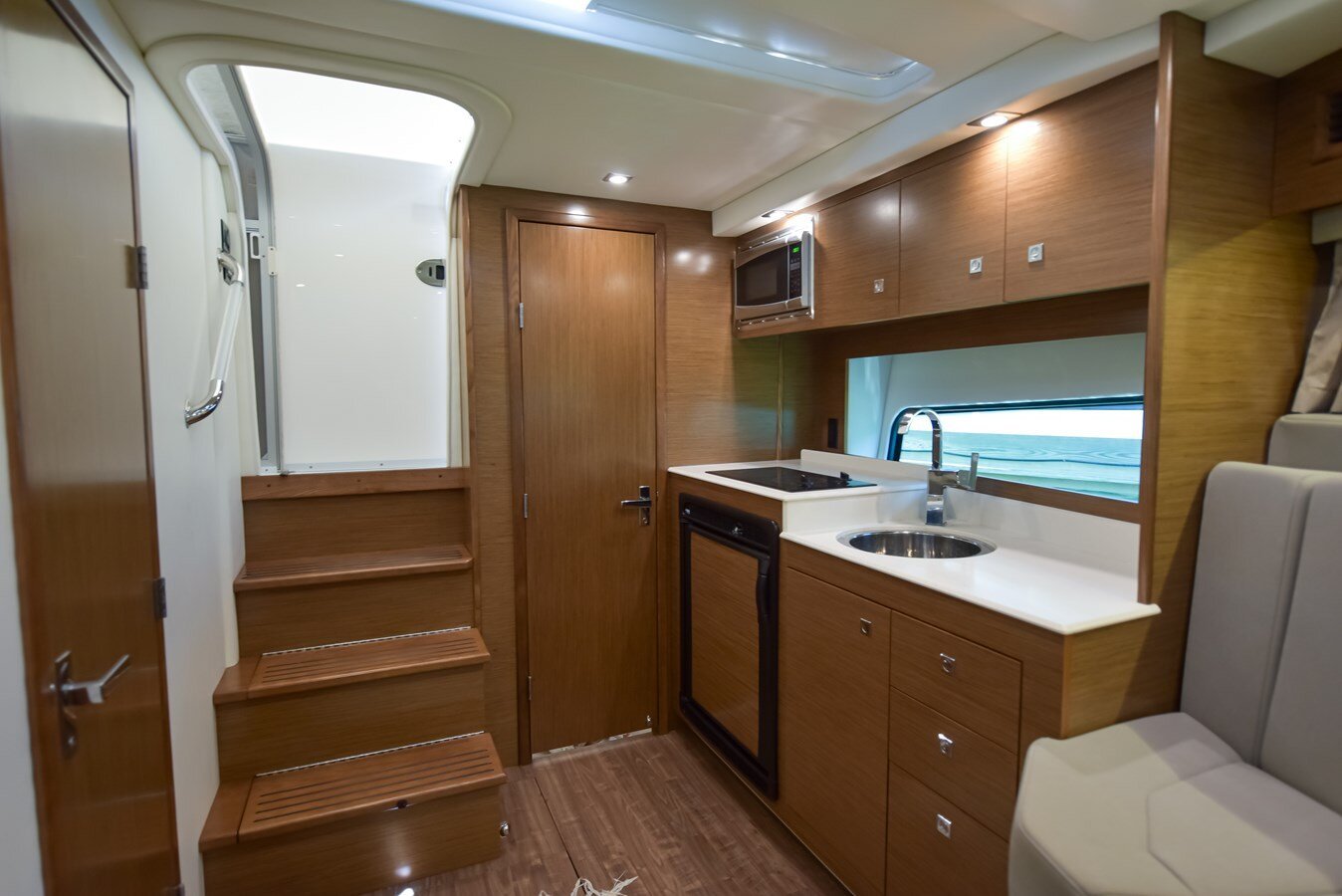 2015-cruisers-yachts-39-71770c