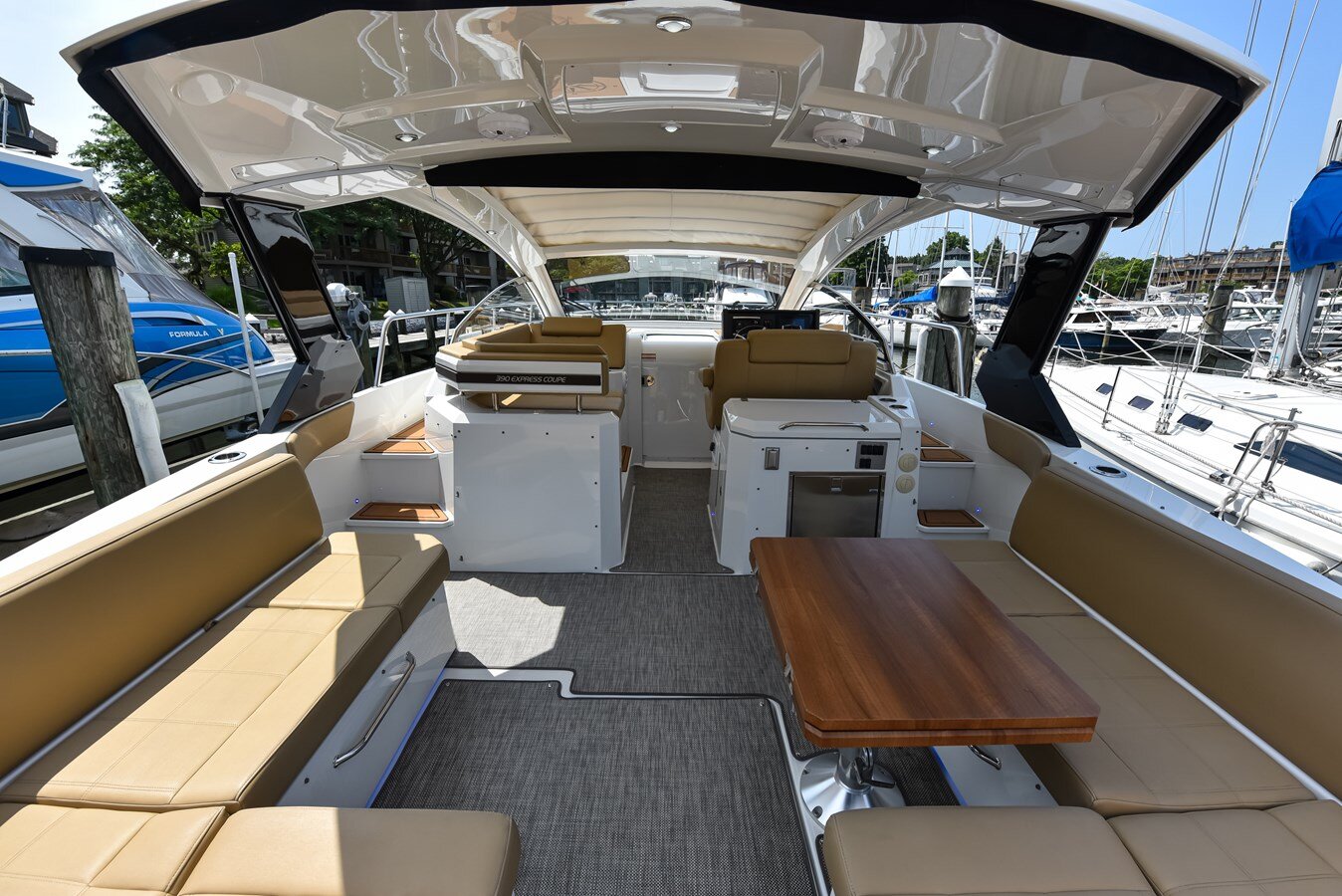 2015-cruisers-yachts-39-71770c