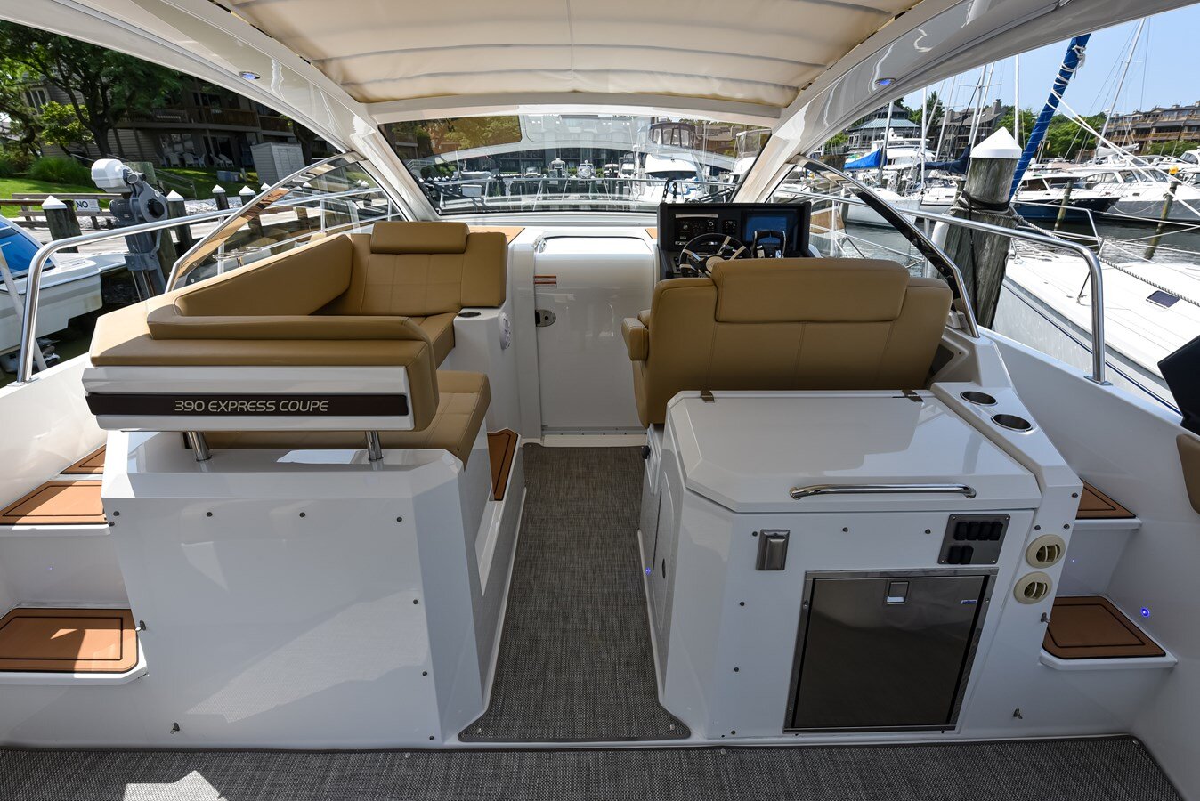 2015-cruisers-yachts-39-71770c