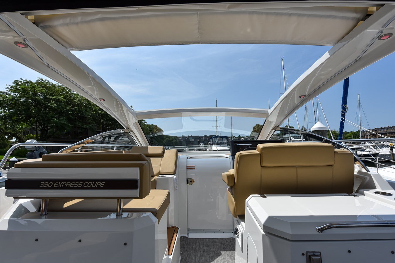 2015-cruisers-yachts-39-71770c