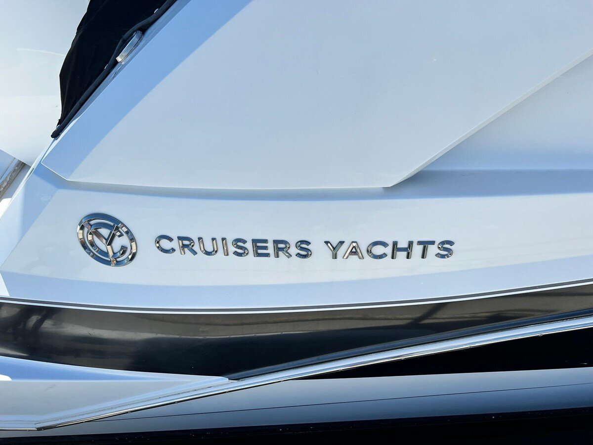 2015-cruisers-yachts-41-2aa49b